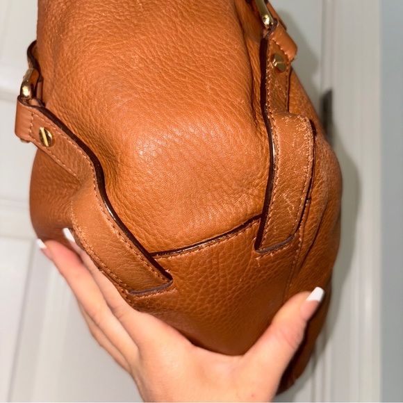 Michael Kors Bedford large Tan / Brown Shoulder Bag W/ Gold Details - Picture 4 of 8
